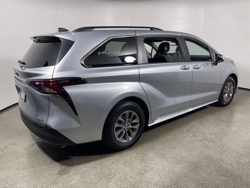 Certified 2023 Toyota Sienna XLE image 3