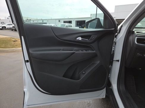 Used 2020 Chevrolet Equinox LT w/ Driver Convenience Package image 10