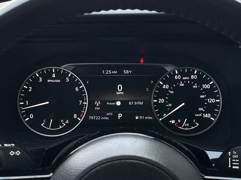 Used 2022 Nissan Pathfinder SV AWD/4WD image 16