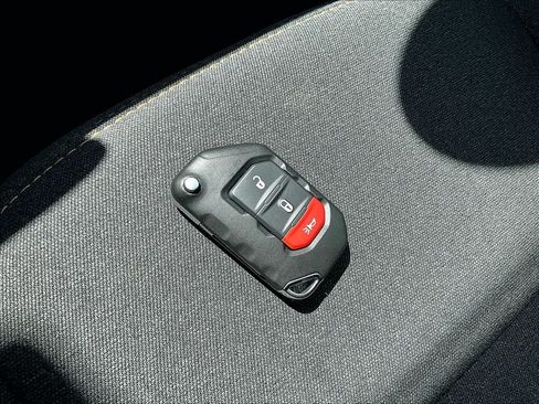 Used 2024 Jeep Wrangler Unlimited AWD/4WD image 29