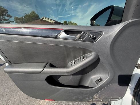 Used 2017 Volkswagen Jetta GLI FWD image 20