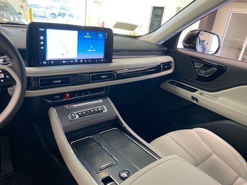 New 2026 Lincoln Aviator AWD image 13