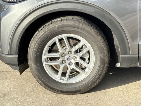 Used 2025 Ford Explorer Active image 12