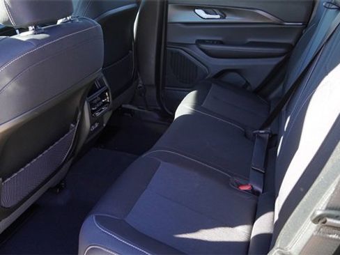 New 2025 Jeep Grand Cherokee Laredo image 13