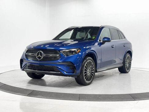 Used 2025 Mercedes-Benz GLC 350e 4MATIC w/ AMG Line image 3