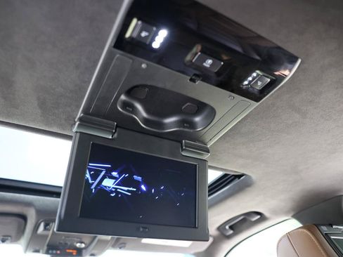 Used 2017 Cadillac Escalade ESV Platinum RWD image 24