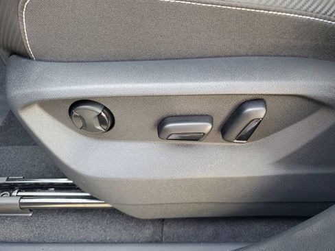 New 2026 Volkswagen Atlas Cross Sport SE image 17