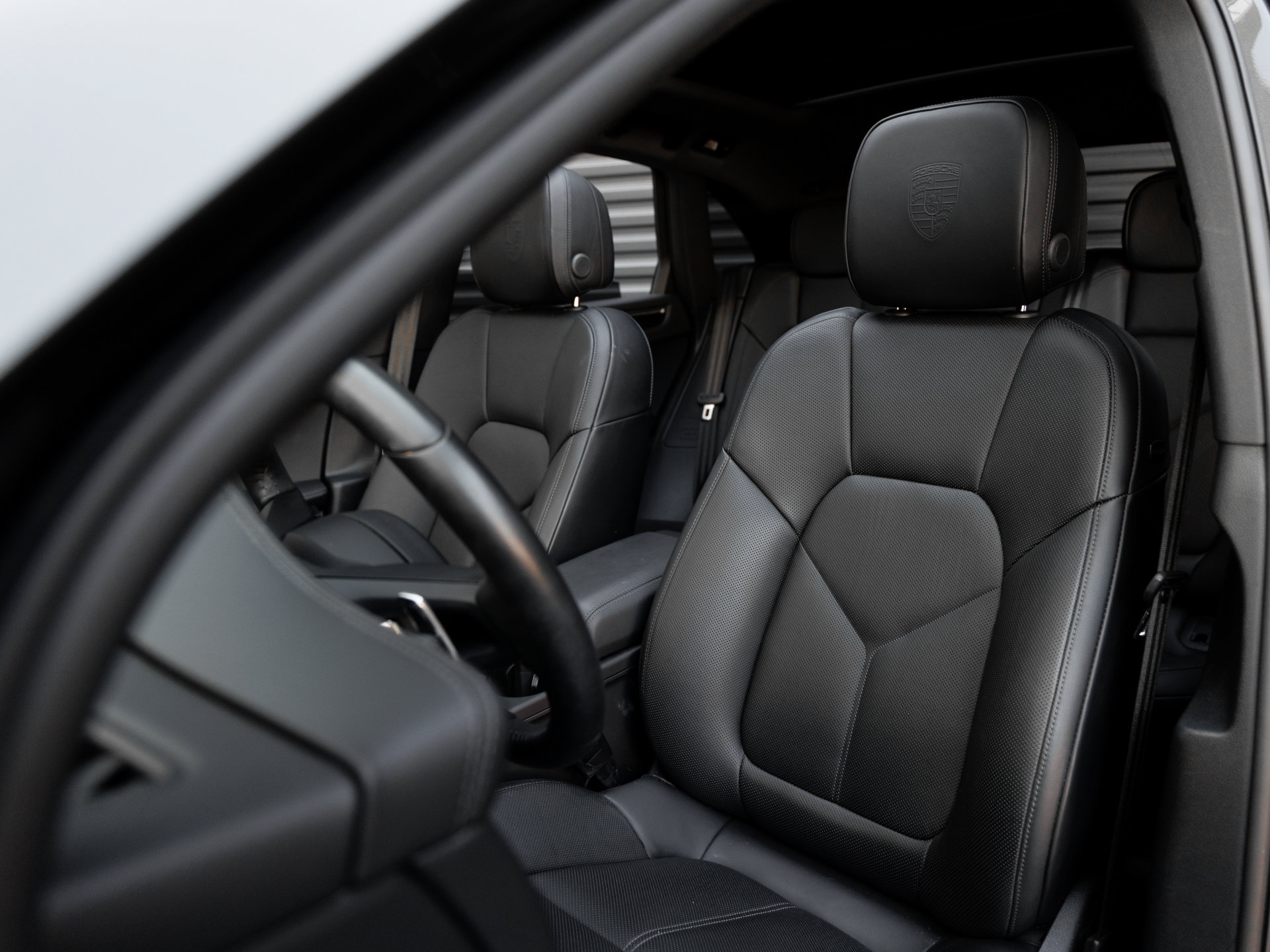 Certified 2026 Porsche Macan Turbo AWD/4WD image 5