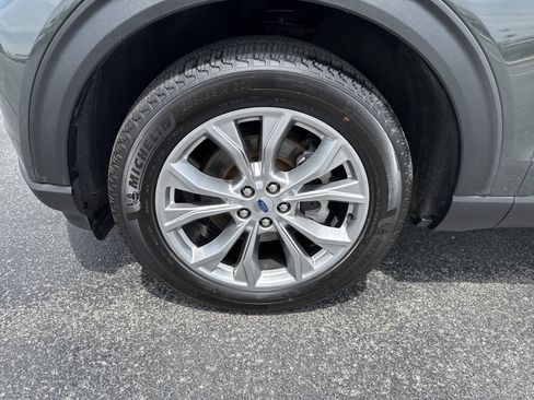 Used 2022 Ford Explorer XLT w/ Equipment Group 202A image 2