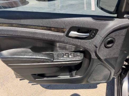 Used 2016 Chrysler 300 C RWD image 10