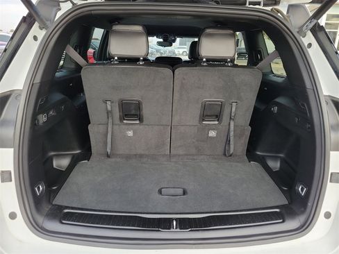 Used 2024 Jeep Grand Cherokee L Laredo image 12