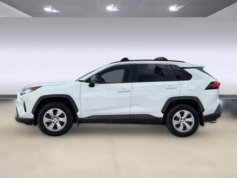 Used 2020 Toyota RAV4 LE FWD image 2