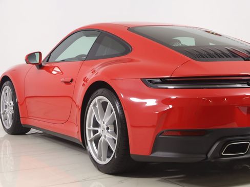 Used 2025 Porsche 911 Carrera RWD image 31