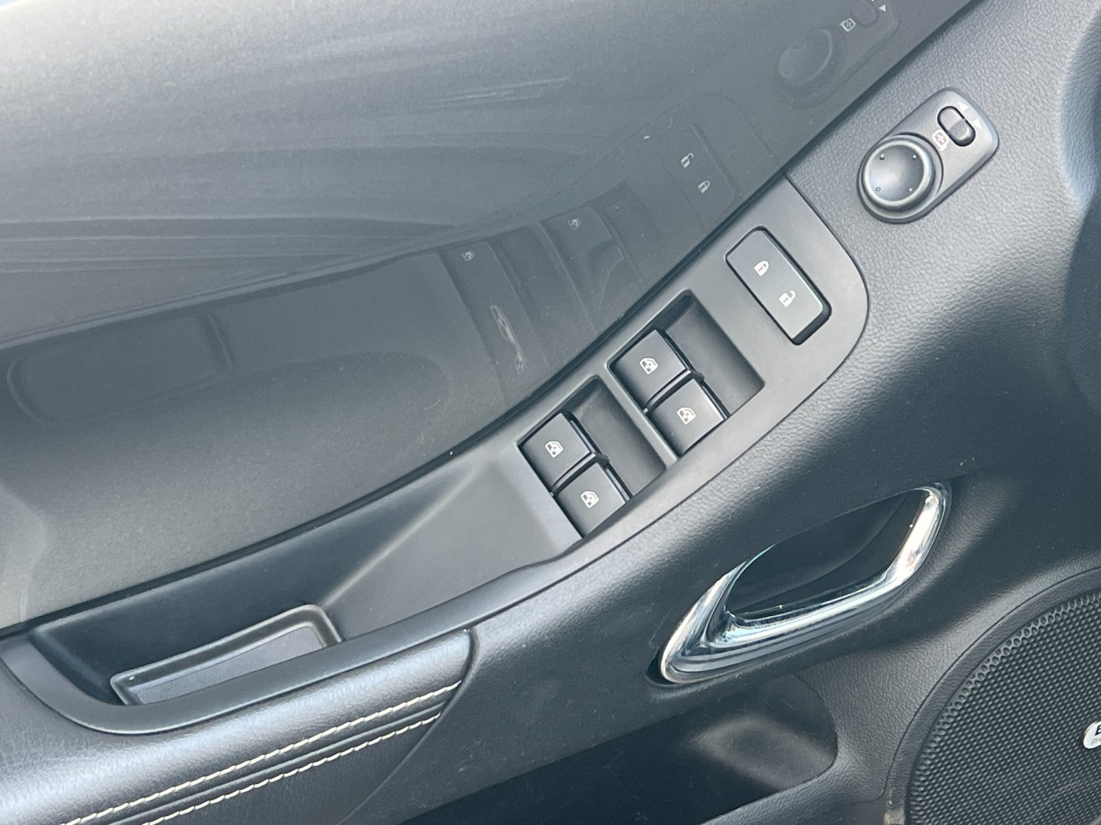Used 2015 Chevrolet Camaro LT RWD image 12