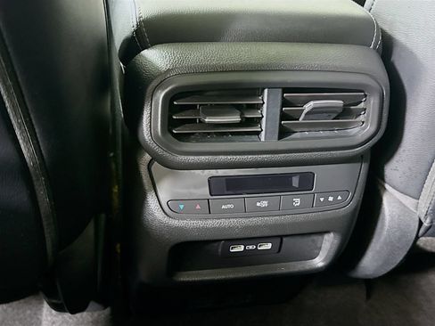 Used 2023 Honda Pilot Touring image 30