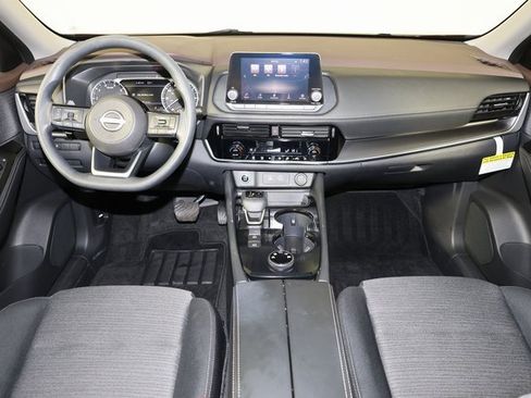 Used 2023 Nissan Rogue SV image 10