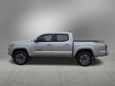 Used 2020 Toyota Tacoma TRD Sport w/ Technology Package AWD/4WD image 3