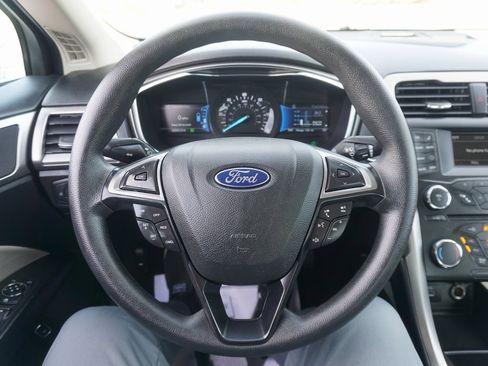 Used 2018 Ford Fusion S image 3