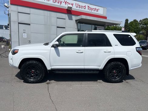 Used 2024 Toyota 4Runner SR5 Premium w/ Moonroof Package AWD/4WD image 7