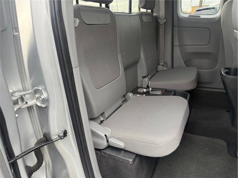 Used 2012 Toyota Tacoma 4x4 Access Cab V6 w/ SR5 Pkg image 32