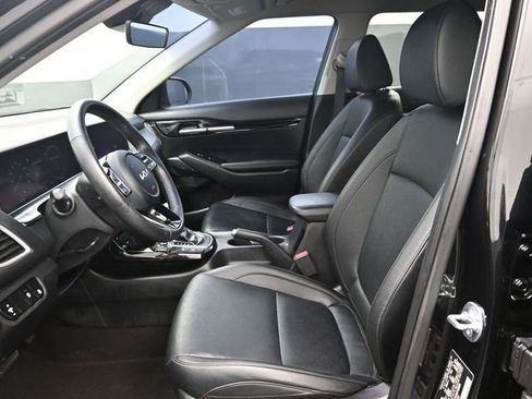 Used 2025 Kia Seltos EX FWD image 11