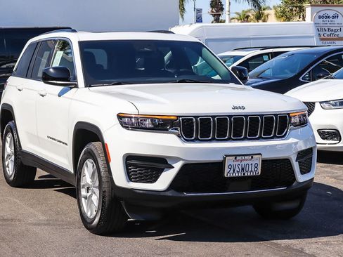 Used 2025 Jeep Grand Cherokee Laredo X RWD image 3