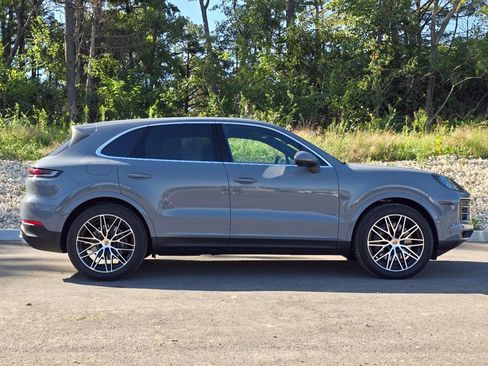 Certified 2026 Porsche Cayenne AWD/4WD image 8