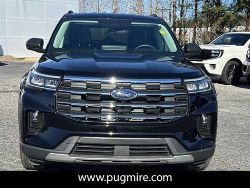 Used 2025 Ford Explorer Active w/ Active Comfort Package image 2