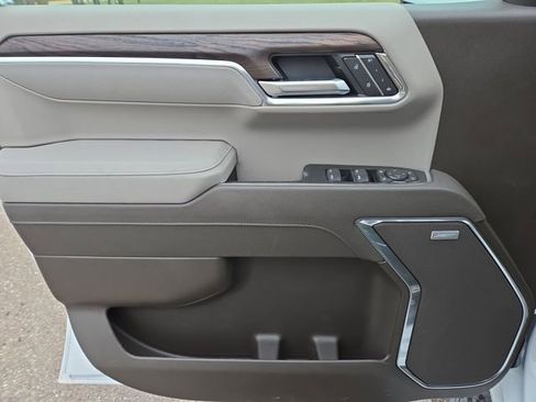 New 2026 GMC Sierra 1500 SLT image 14