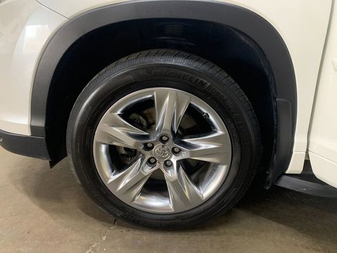 Used 2015 Toyota Highlander Limited Platinum image 35