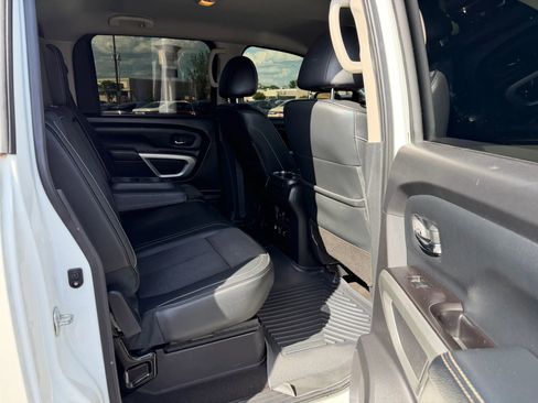 Used 2019 Nissan Titan PRO-4X AWD/4WD image 13