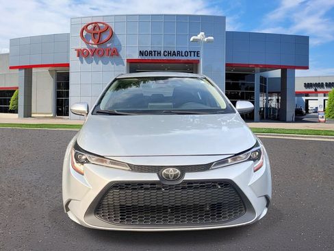 Used 2020 Toyota Corolla LE FWD image 2