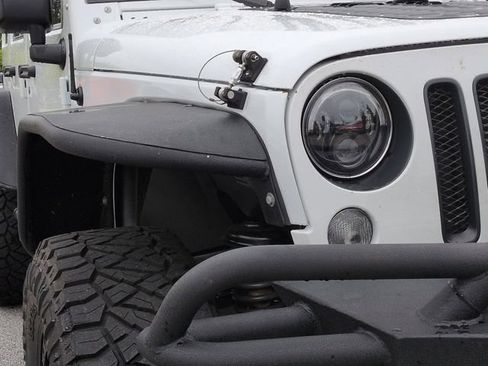 Used 2016 Jeep Wrangler Unlimited Sahara AWD/4WD image 11