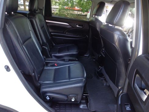 Used 2016 Toyota Highlander XLE AWD/4WD image 19