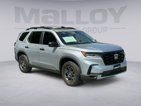 Used 2025 Honda Pilot TrailSport image 7