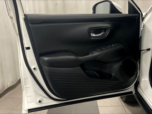 Used 2025 Honda HR-V LX image 9