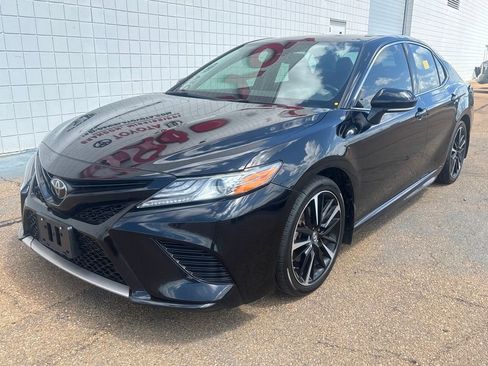 Used 2019 Toyota Camry XSE FWD image 1
