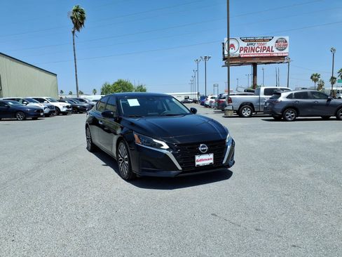 Used 2023 Nissan Altima 2.5 SV FWD image 2