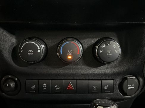 Used 2015 Jeep Wrangler Unlimited Sahara AWD/4WD image 26