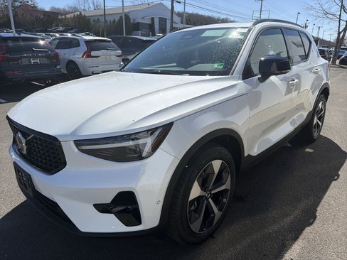 New 2026 Volvo XC40 B5 Plus w/ Protection Package Premier AWD/4WD image 2