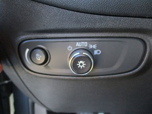 Used 2023 Chevrolet Equinox LT image 27