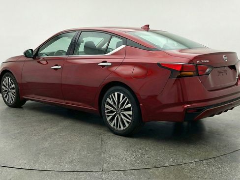 Used 2025 Nissan Altima 2.5 SV image 6
