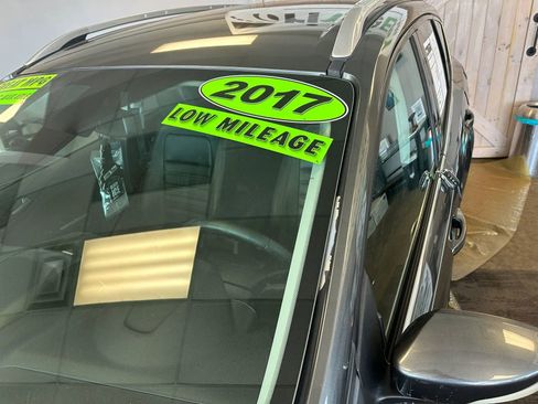 Used 2017 Ford Escape Titanium image 5