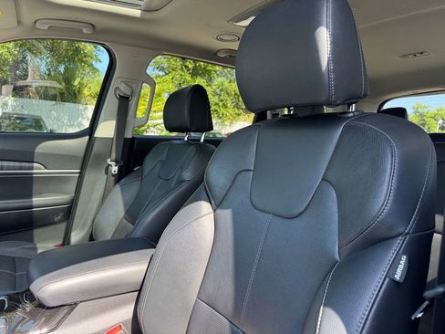 Used 2024 Kia Telluride EX w/ EX Captain's Chair Package image 46