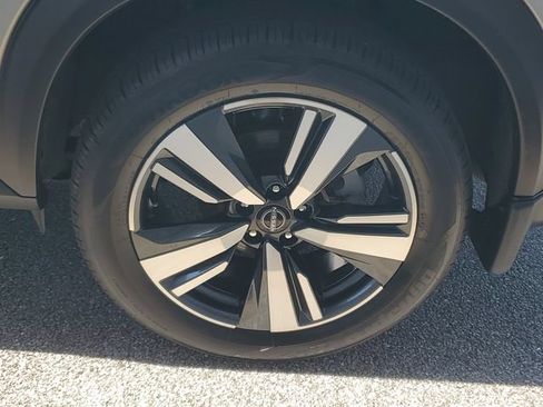Certified 2025 Nissan Rogue SL w/ SL Premium Package FWD image 35