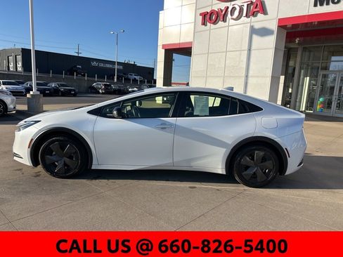 Used 2024 Toyota Prius LE image 9