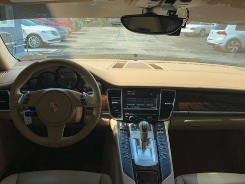 Used 2012 Porsche Panamera 4 image 9