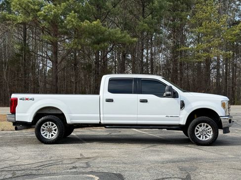 Used 2018 Ford F250 XLT w/ XLT Value Package image 2
