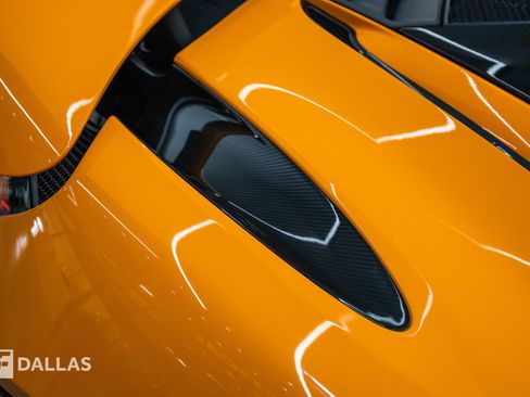 Used 2019 McLaren 720S Performance RWD image 22