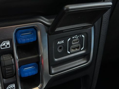 Used 2022 Jeep Gladiator Overland AWD/4WD image 16